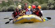 Rafting botlarıyla sünnet konvoyu yaptılar