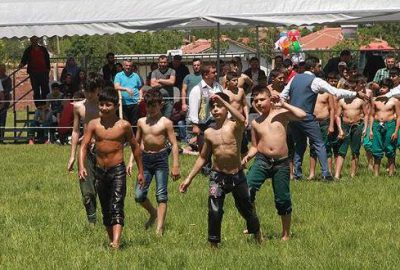 Kot pantolonlu minik pehlivanın kispet hayali