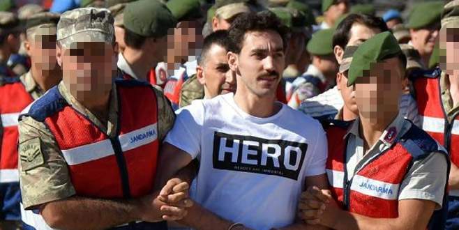 ‘Hero’ tişörtüne dava ve açığa alma