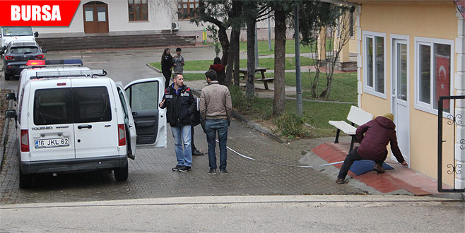 Koruma altındaki kızını pompalı tüfek ile kaçırdı