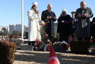 Başbakan Yıldırım Kore Türk Şehitliği’ni ziyaret etti