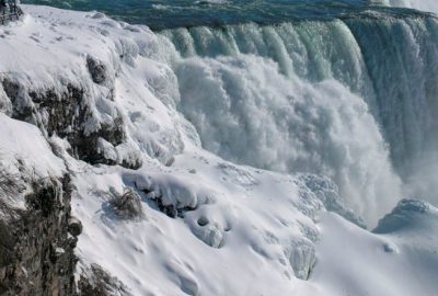 Niagara Şelalesi buzla kaplandı