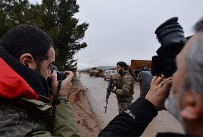 Teröristlerden gazetecilerin olduğu bölgeye taciz ateşi