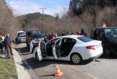 Zincirleme trafik kazası: 11 yaralı