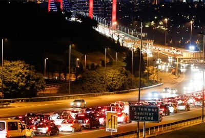 Köprüdeki eylem trafiği durdurdu