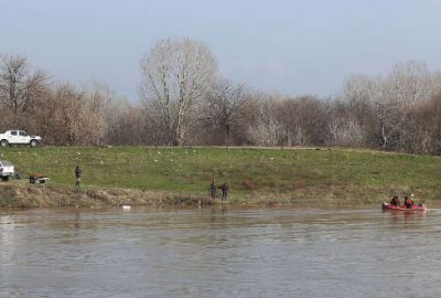 Edirne’de kaçakları taşıyan bot battı iddiası