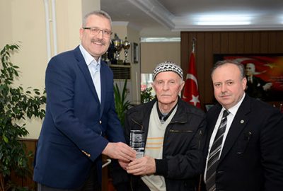 Özkan’dan terzilere plaket