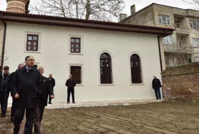 Yenilenen tarihî cami ibadete açıldı 