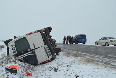 Öğrenci servisi devrildi: 18 yaralı