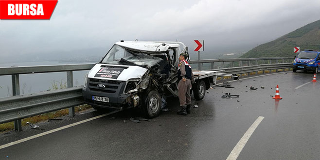 TIR ile kamyonet çarpıştı: 1 yaralı