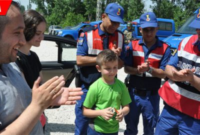 Jandarma’dan çocuklara hediye