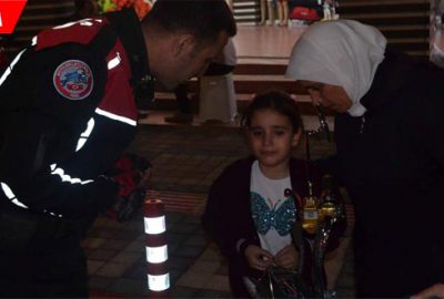 Suriyeli çocuk polisi görünce gözyaşlarına boğuldu