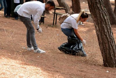 AK Parti’li gençlerden çevre temizliği