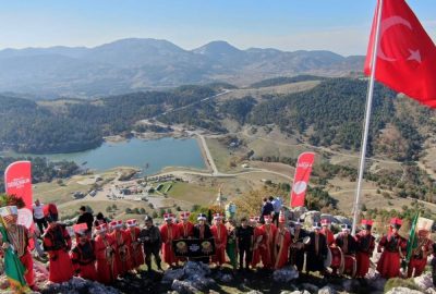 Türk Bayrağı zirvede dalgalandı