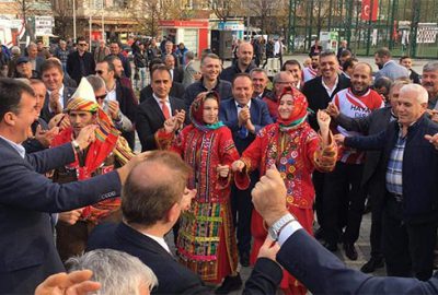 Başkanlar karşılıklı çiftetelli oynadı