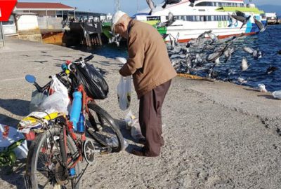 Hayvanlar onun yolunu gözlüyor