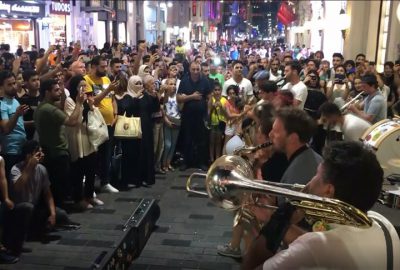 Fransız sokak müziği grubunun ‘ezan’ hassasiyeti