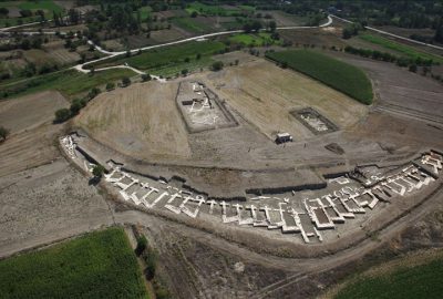 Anıtsal kapı ‘yerel krallık’ düşüncesini kuvvetlendirdi