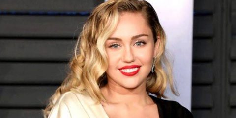 Miley Cyrus Ameliyat Oldu Bir Sure Sarki Soyleyemeyecek Olay Gazetesi Bursa