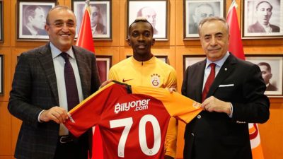 Galatasaray’da Onyekuru imzayı attı