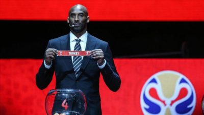 Kobe Bryant helikopter kazasında hayatını kaybetti