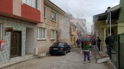 Bursa’da bodrum katta yangın