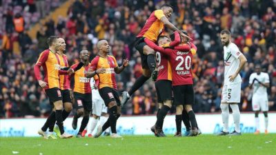 Galatasaray ikinci yarıya galibiyetle başladı