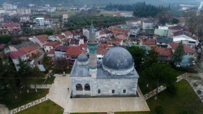 Bu cami minaresiyle dikkat çekiyor!