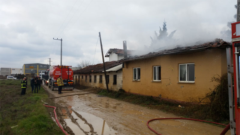 Bursa’da metruk binada yangın