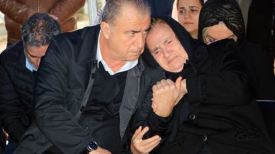 Gözyaşlarını tutamadı… Terim ve annesi…