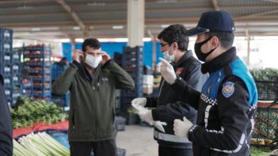 Zabıtalardan pazarda ‘tedbir’ denetimi