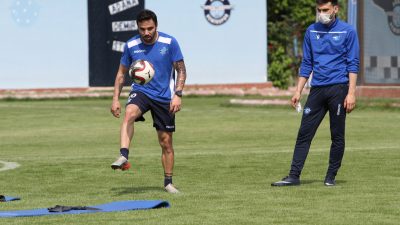 Adana Demirspor başladı… Sahadaki ilk idman…