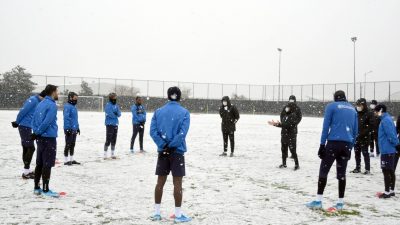 TFF 1.Lig ekibi karlar altında çalıştı…