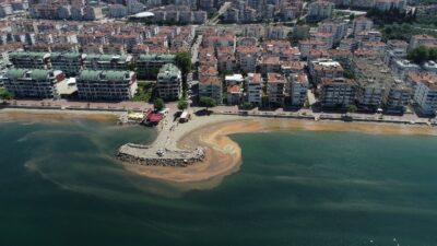 Marmara Denizi turuncuya boyandı…O anlar havadan görüntülendi