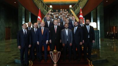 Cumhurbaşkanı Erdoğan Başakşehir’i kabul etti…