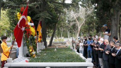 Metin Oktay kabri başında anıldı