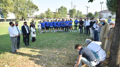 İnegölspor sahaya indi… Kurban keserek başladılar…