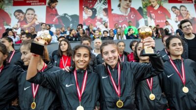 Bravo Azra’ya… Bursa’dan U19 Milli Takım’a…