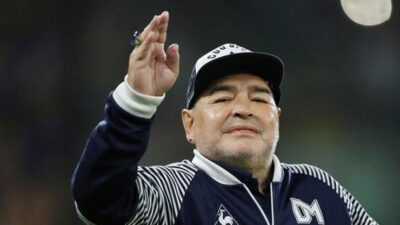 Diego Armando Maradona hayatını kaybetti