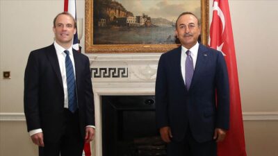 Bakan Çavuşoğlu, İngiliz mevkidaşı ile telefonda görüştü