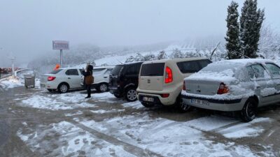 Bursa’da karda araçlar mahsur kaldı