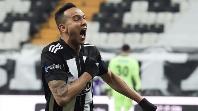 Beşiktaş’ta Josef de Souza’nın sözleşmesi uzatıldı