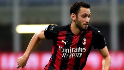 Hakan Çalhanoğlu İtalya’da aralık ayının futbolcusu seçildi