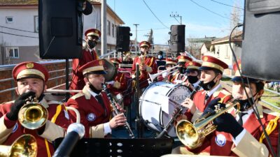 Bandodan minik öğrencilere moral konseri