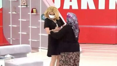 Canlı yayınında sarılma şoku! Maske düşünce söylediği olay oldu!