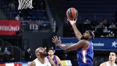 Anadolu Efes Dörtlü Final’de