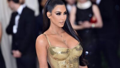 Kim Kardashian leopar desenli elbisesiyle beğeni topladı!