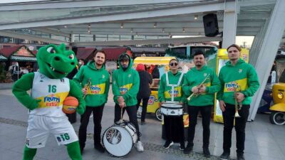 Frutti Extra Bursaspor Basketbol Takımının Genç Bando Grubu beğeni topladı