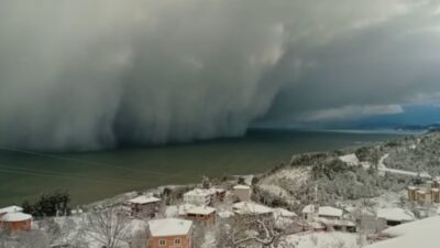 Muhteşem görüntü! Bulutlar denizle birleşti