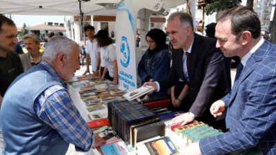 Dünya Kitap Hediye Etme Günü’nde 2 bin kitap dağıtıldı